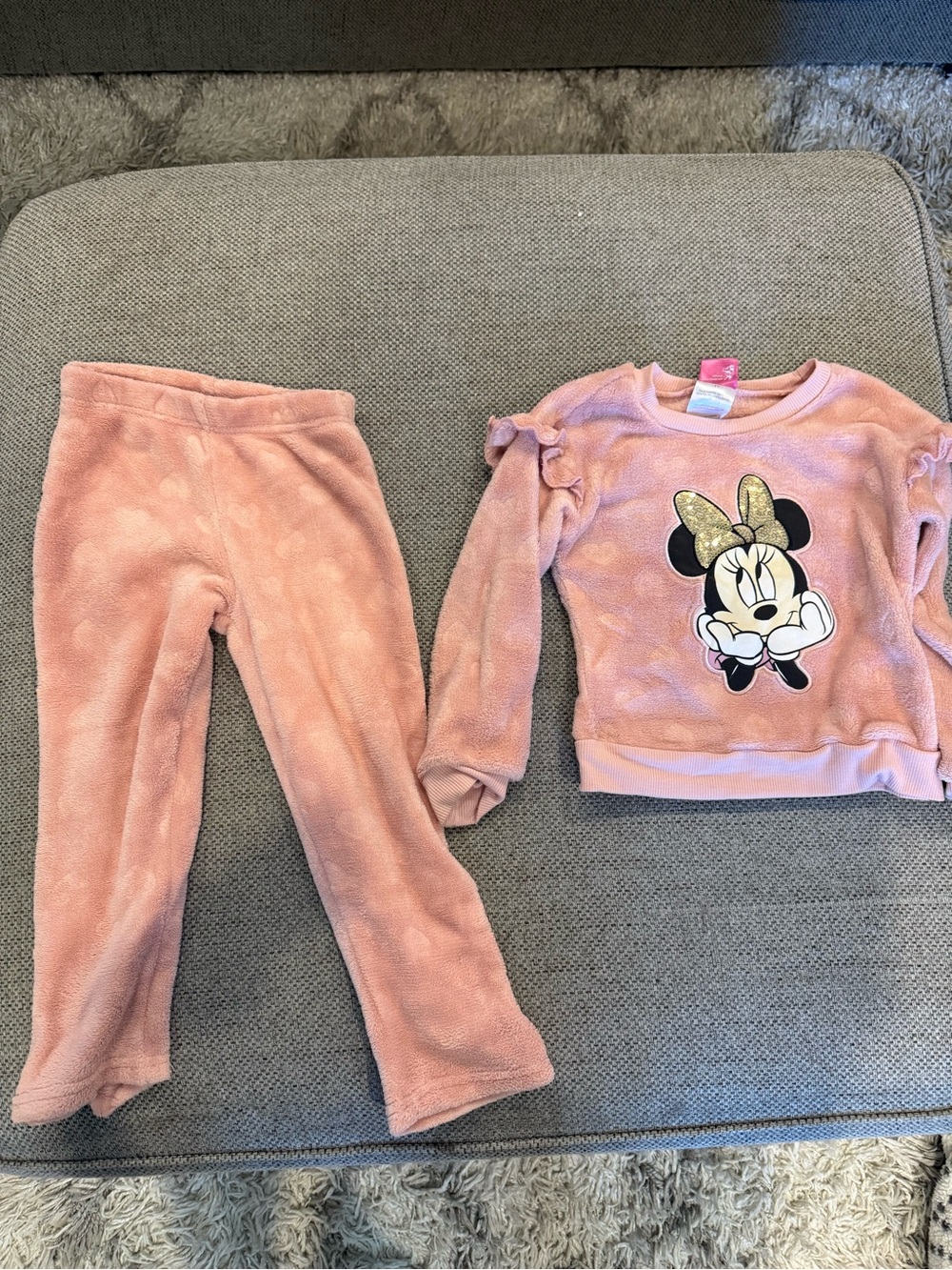 Disney Minnie Mouse Pink Faux Fur 2 Piece 4T Sweatshirt & Pants Set